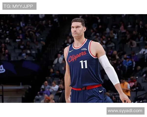 布鲁克洛佩斯的篮球生涯与成就分析:从新秀到全明星的蜕变之路 布鲁克洛佩斯的篮球生涯与成就分析:从新秀到全明星的蜕变之路