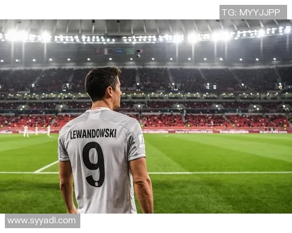 莱万重返安联球场引发拜仁球迷愤怒指责其背叛与忘恩负义